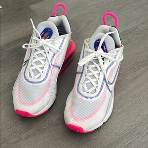 Women's Nike 2090 Laser Pink Sneakers